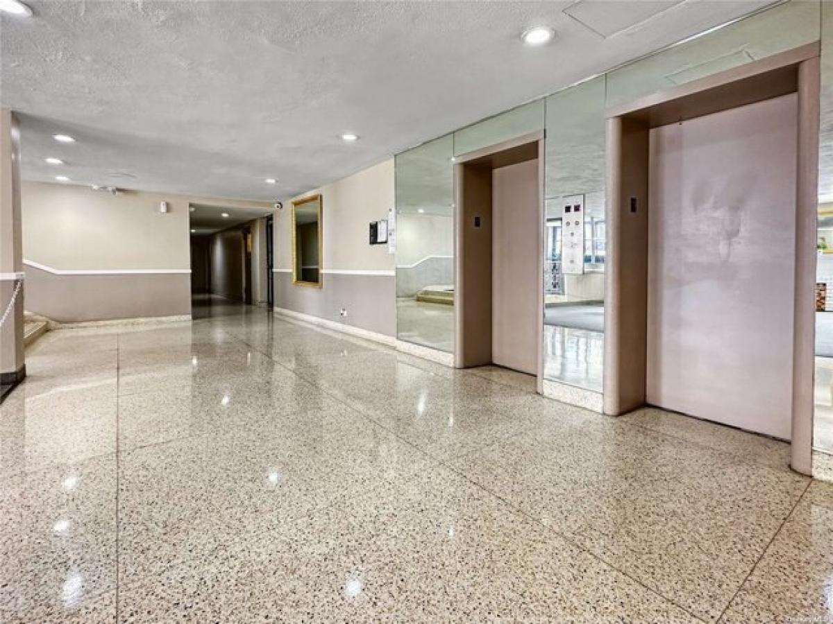 Picture of Home For Sale in Jamaica, New York, United States