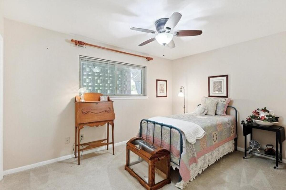 Picture of Home For Sale in Benbrook, Texas, United States