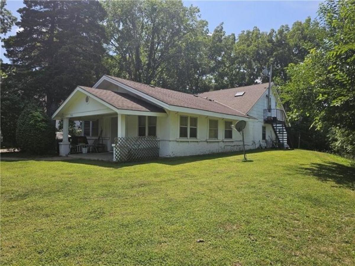 Picture of Home For Sale in Independence, Missouri, United States
