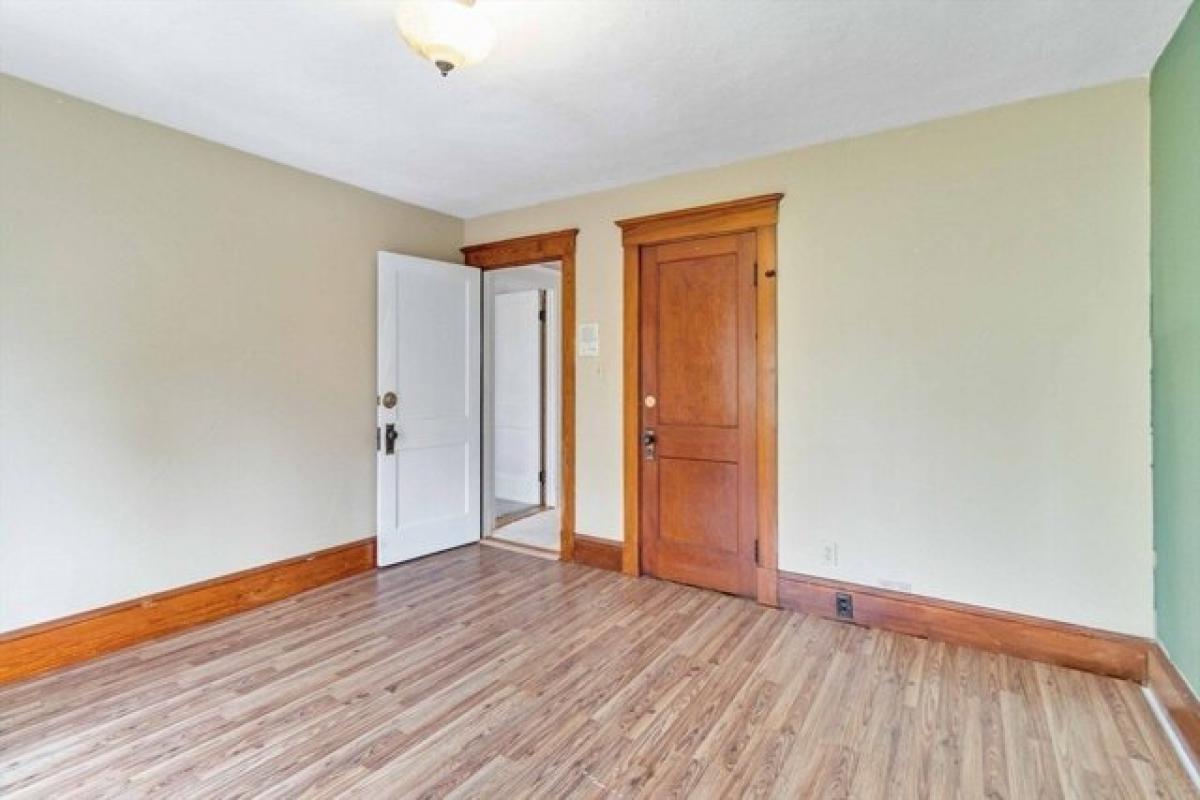 Picture of Home For Sale in Marlborough, Massachusetts, United States