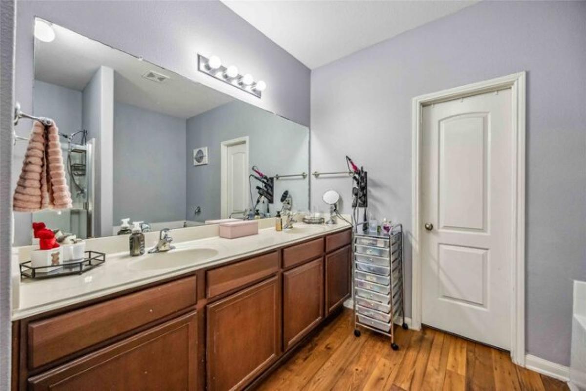 Picture of Home For Sale in Baytown, Texas, United States