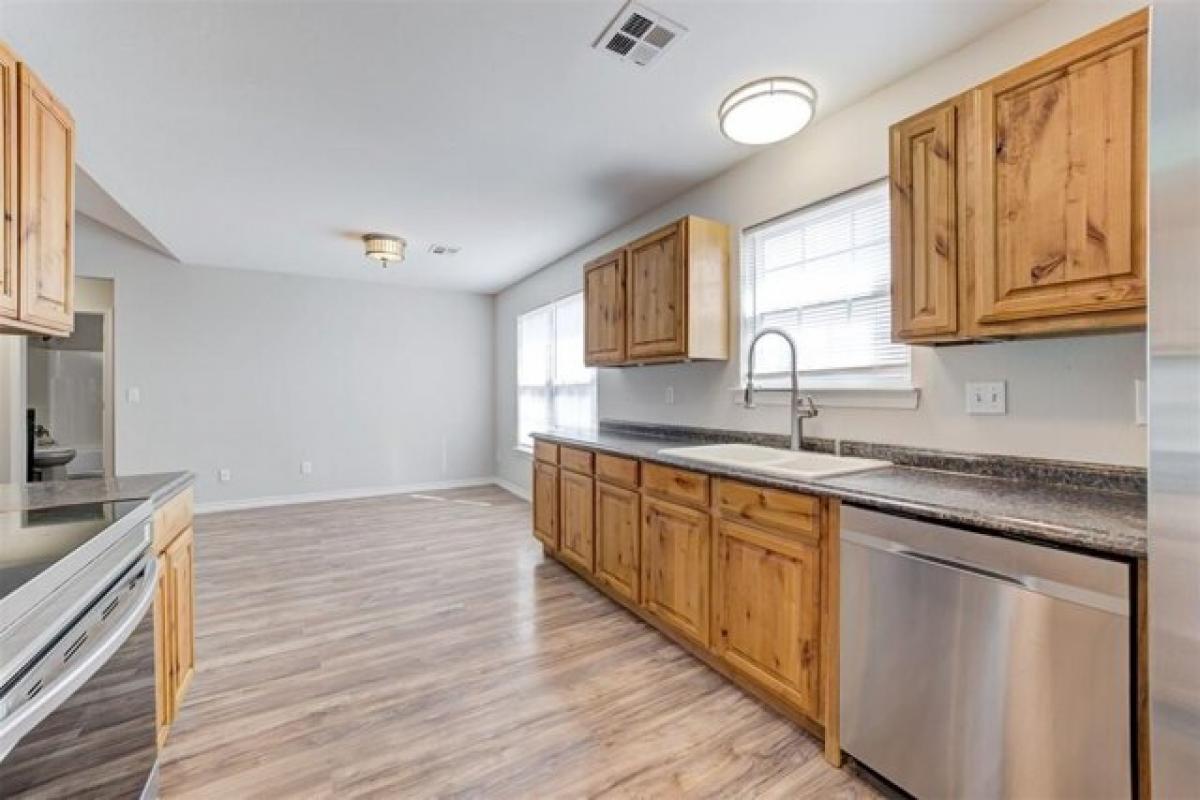 Picture of Home For Sale in Moore, Oklahoma, United States