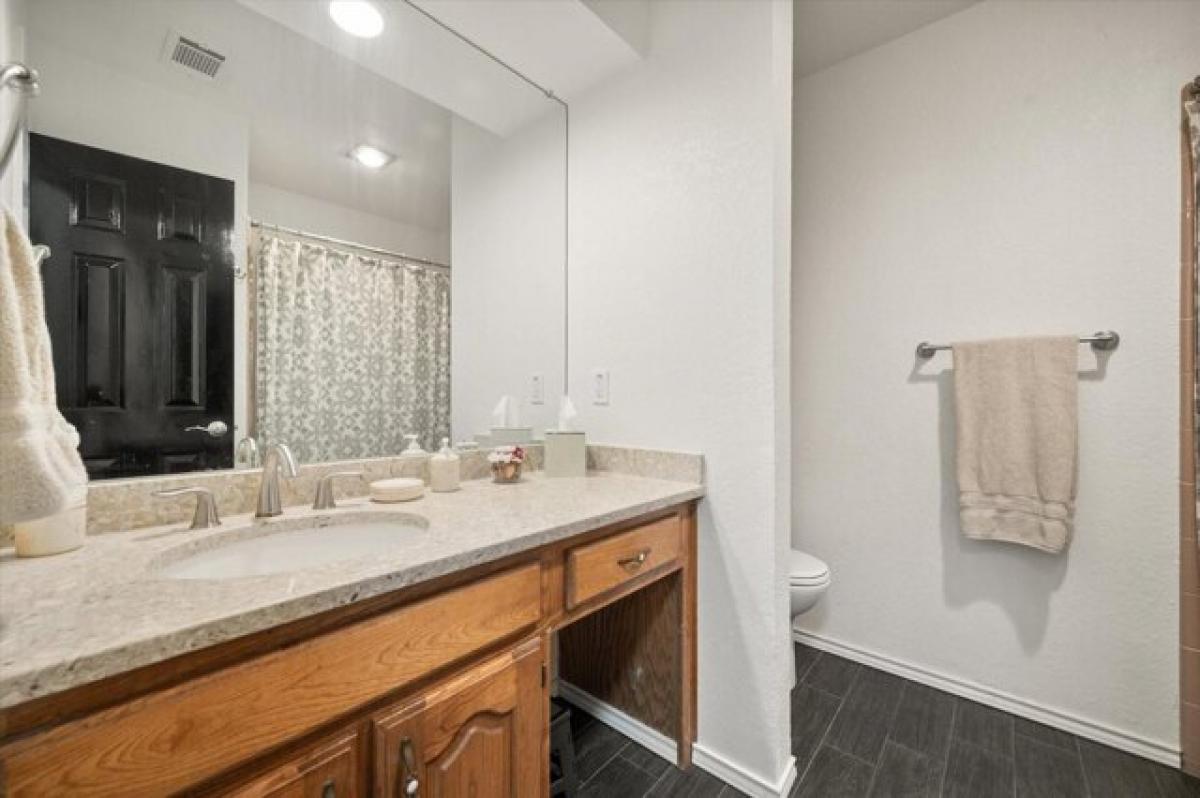 Picture of Home For Sale in Burleson, Texas, United States