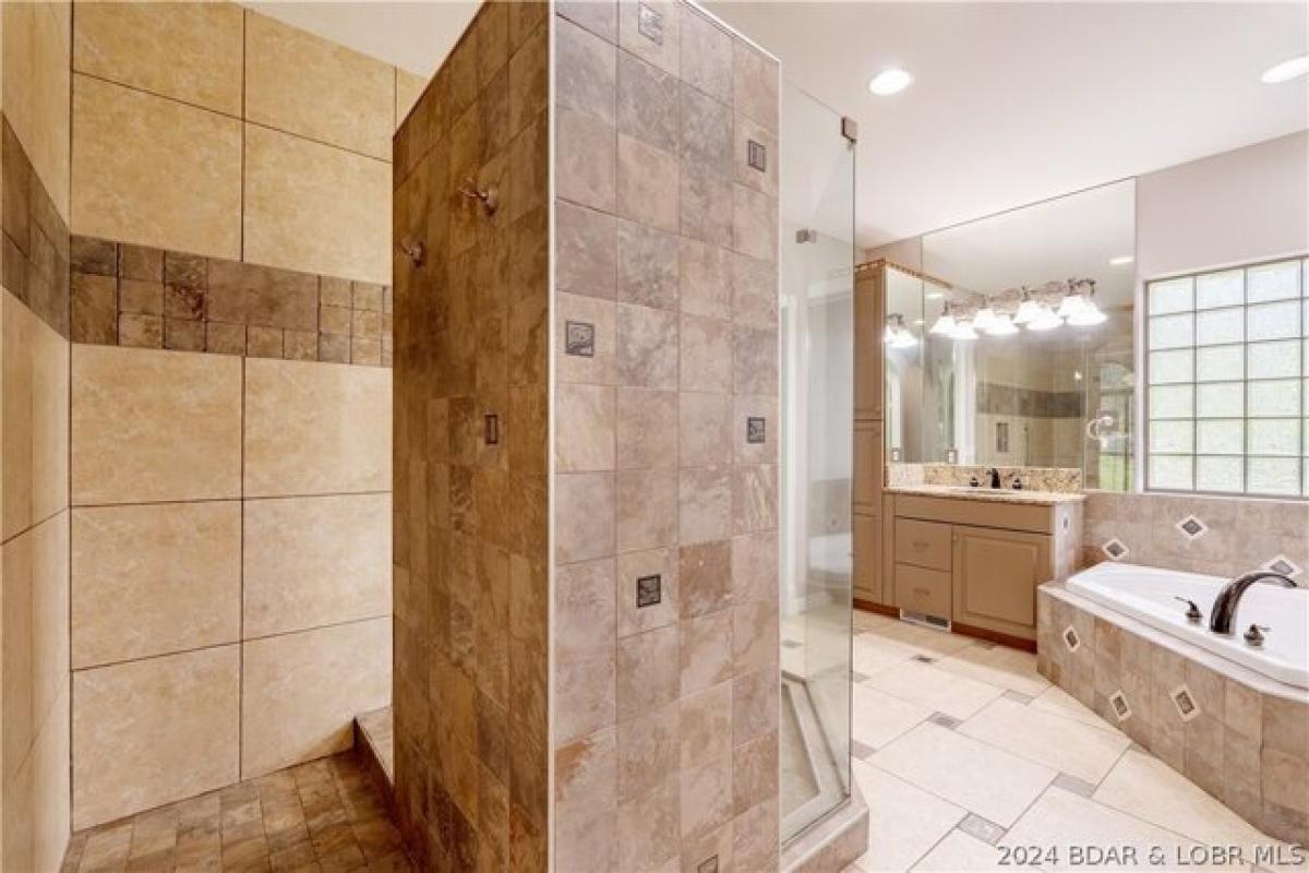 Picture of Home For Sale in Osage Beach, Missouri, United States