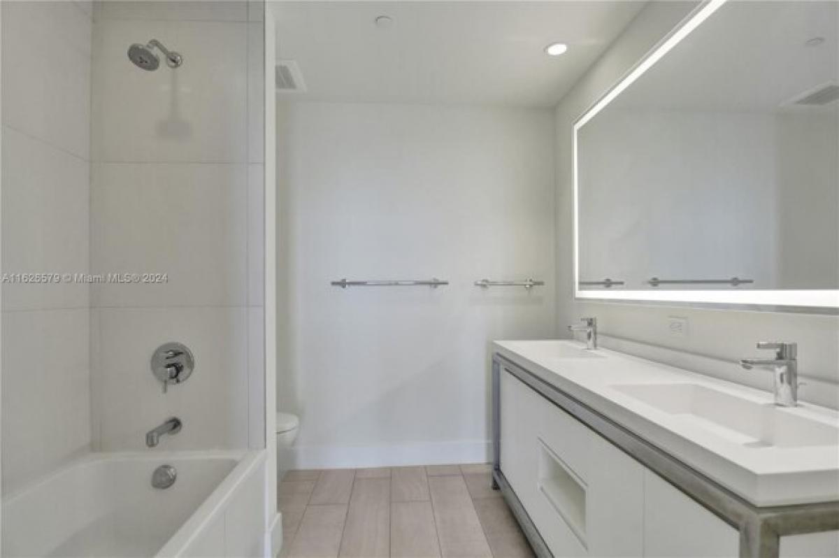 Picture of Home For Sale in Sunrise, Florida, United States