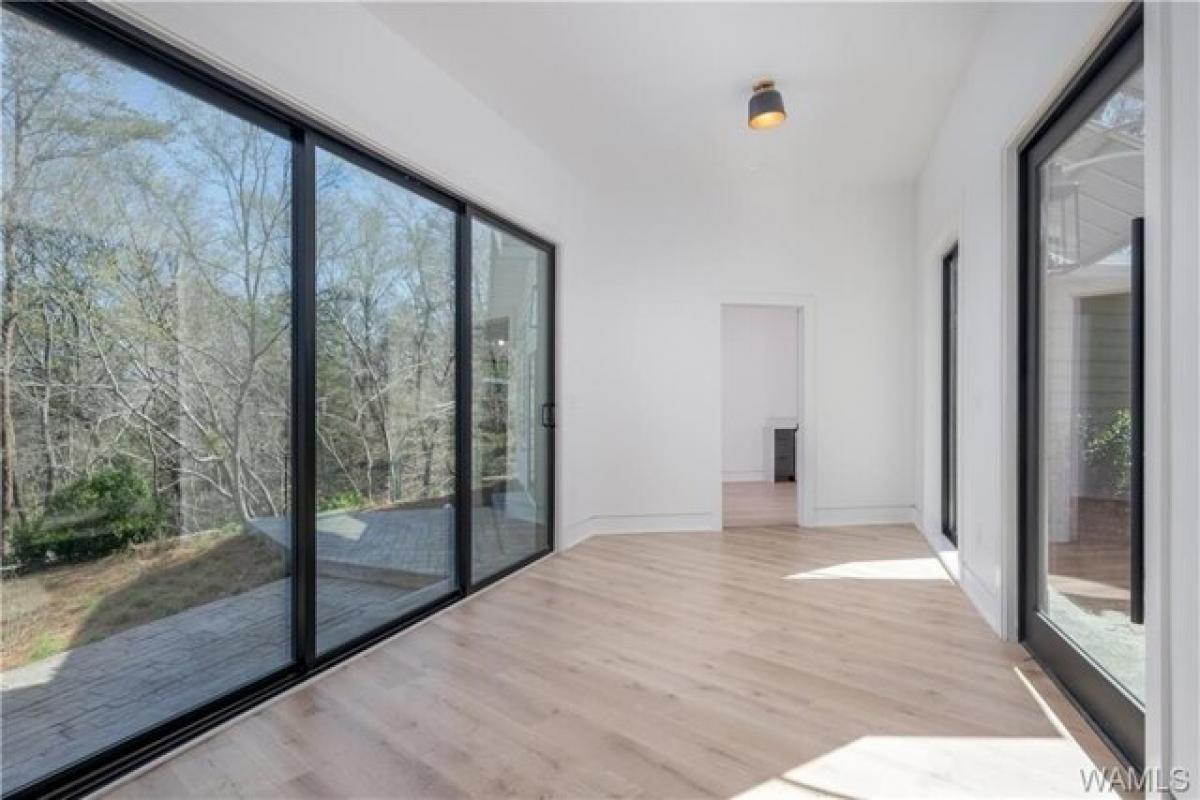 Picture of Home For Sale in Northport, Alabama, United States