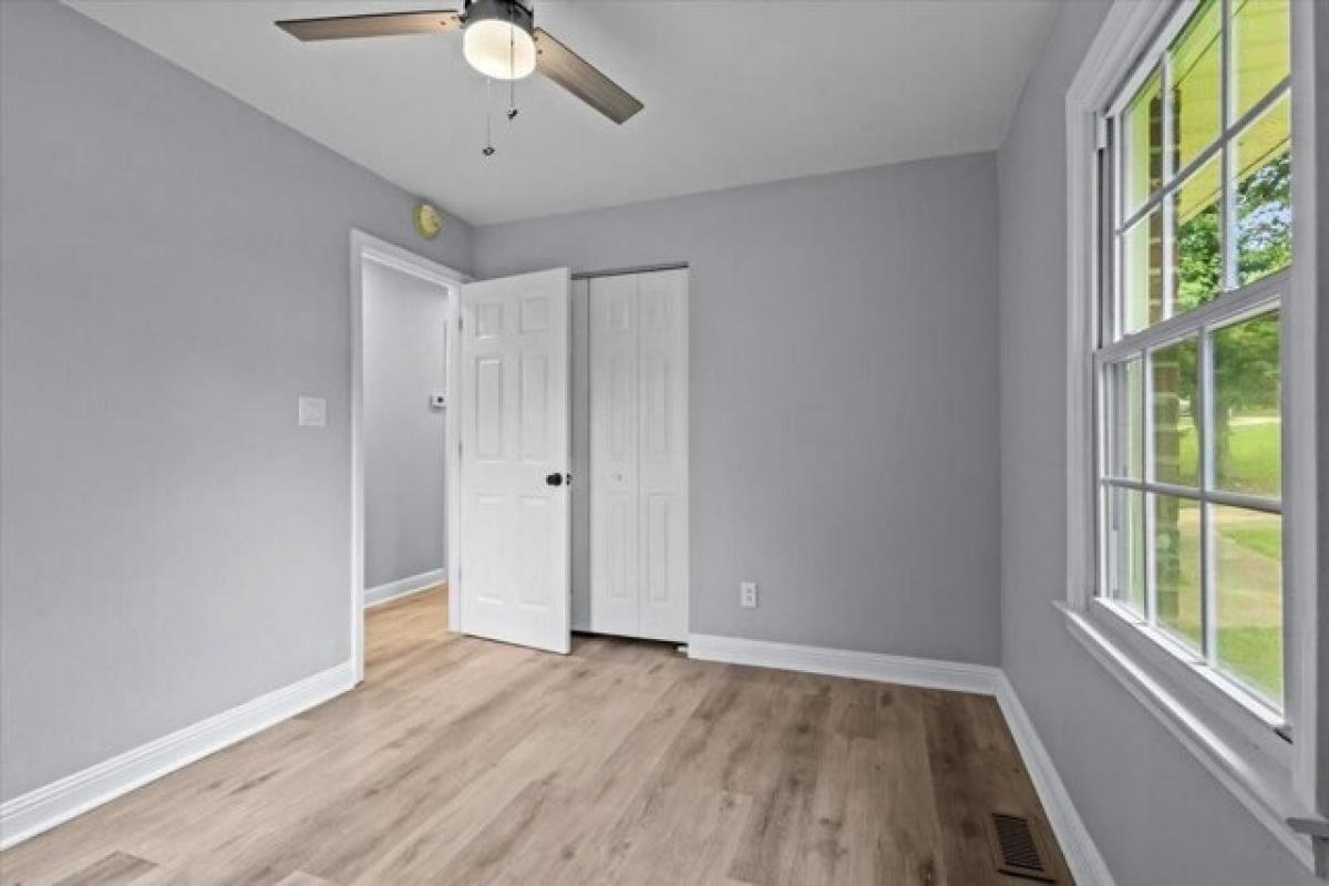 Picture of Home For Sale in Gaffney, South Carolina, United States