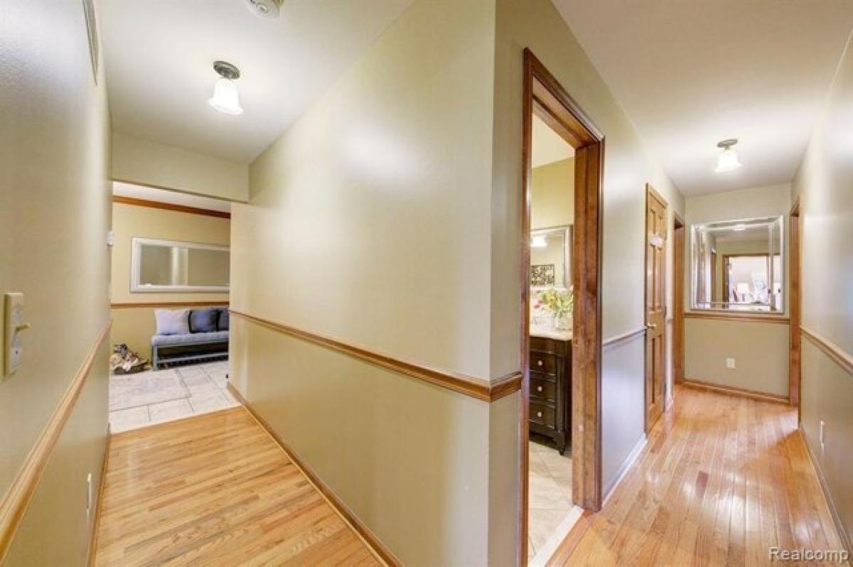 Picture of Home For Sale in Farmington Hills, Michigan, United States