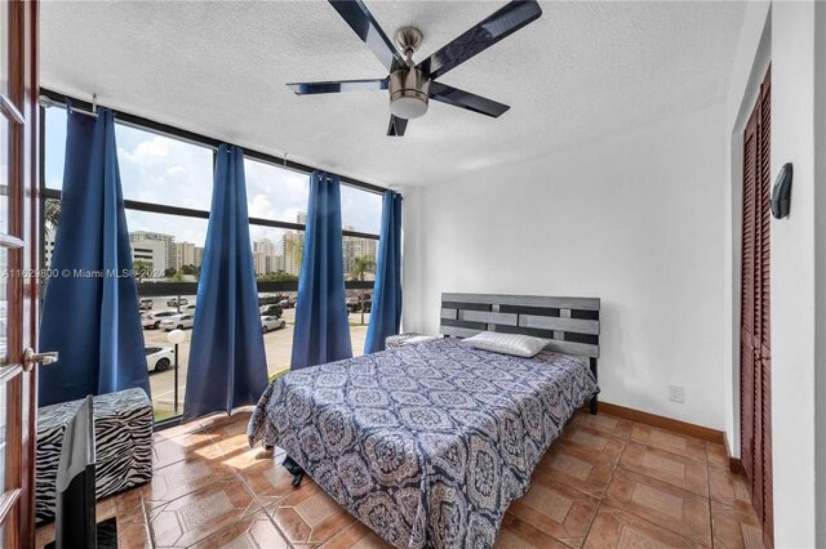 Picture of Home For Sale in Hallandale Beach, Florida, United States