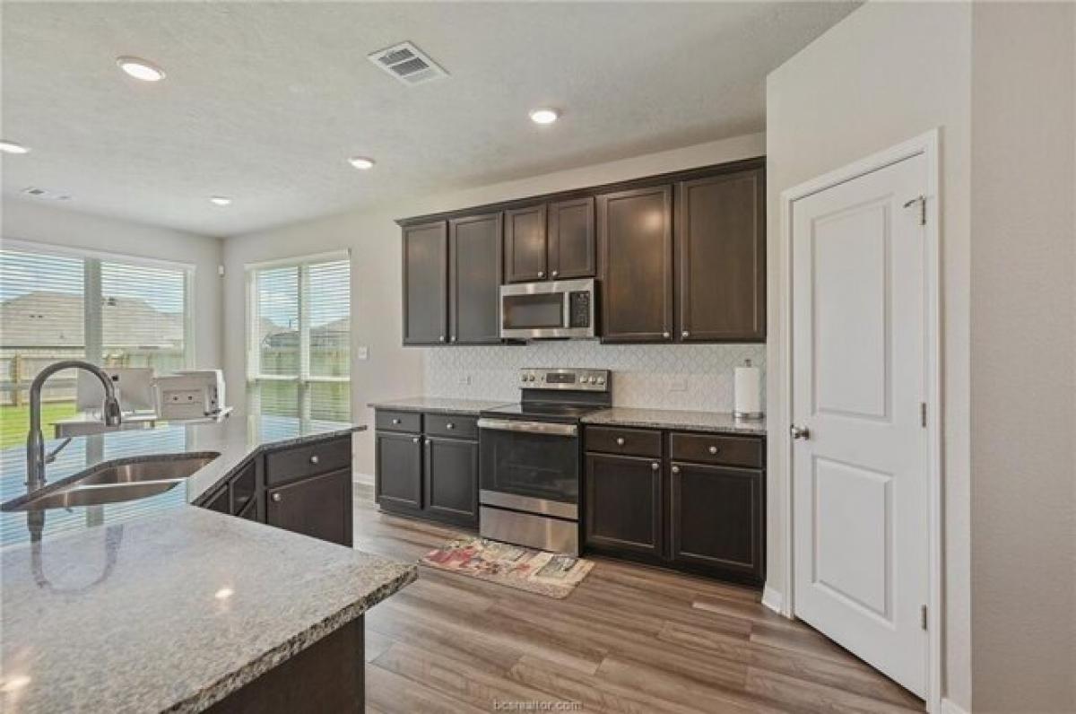 Picture of Home For Sale in Bryan, Texas, United States