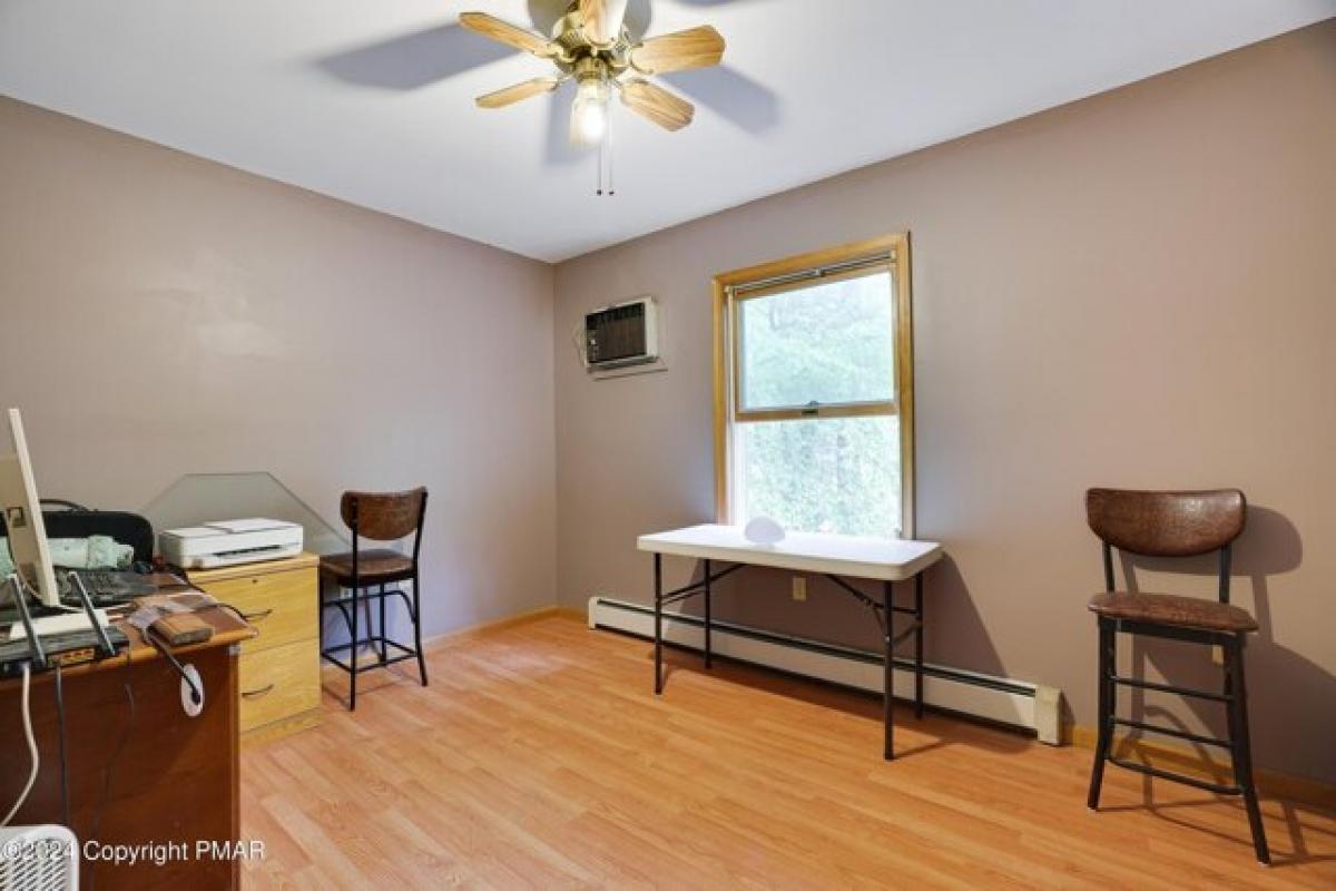 Picture of Home For Sale in Bushkill, Pennsylvania, United States