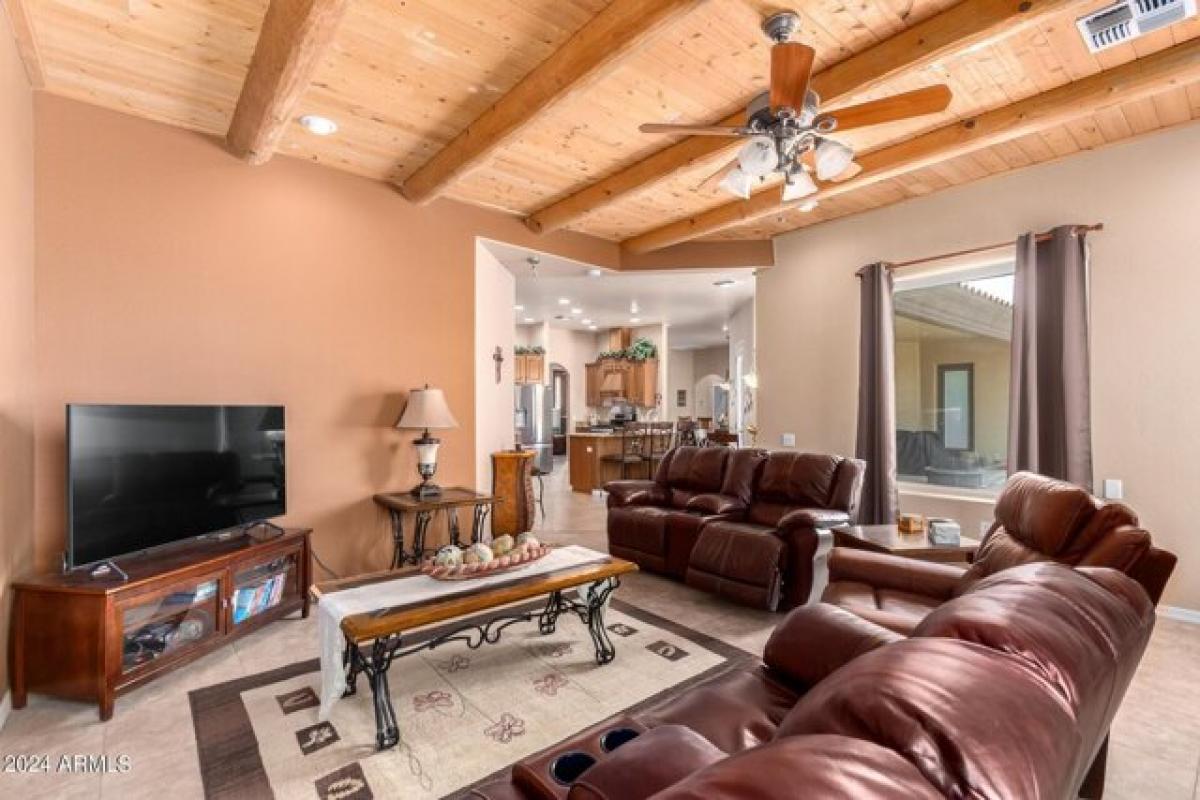 Picture of Home For Sale in Coolidge, Arizona, United States