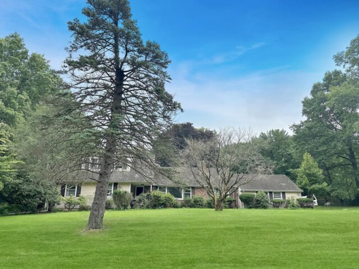 Picture of Home For Sale in Stamford, Connecticut, United States