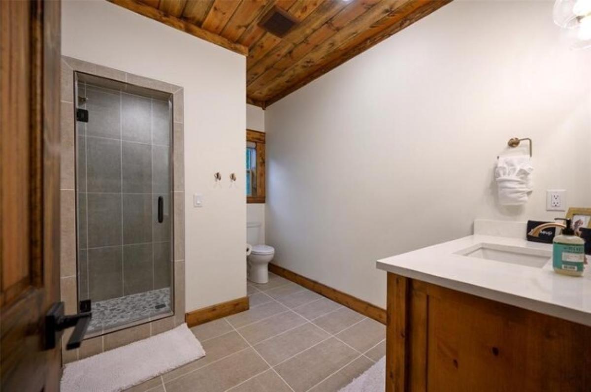 Picture of Home For Sale in Broken Bow, Oklahoma, United States