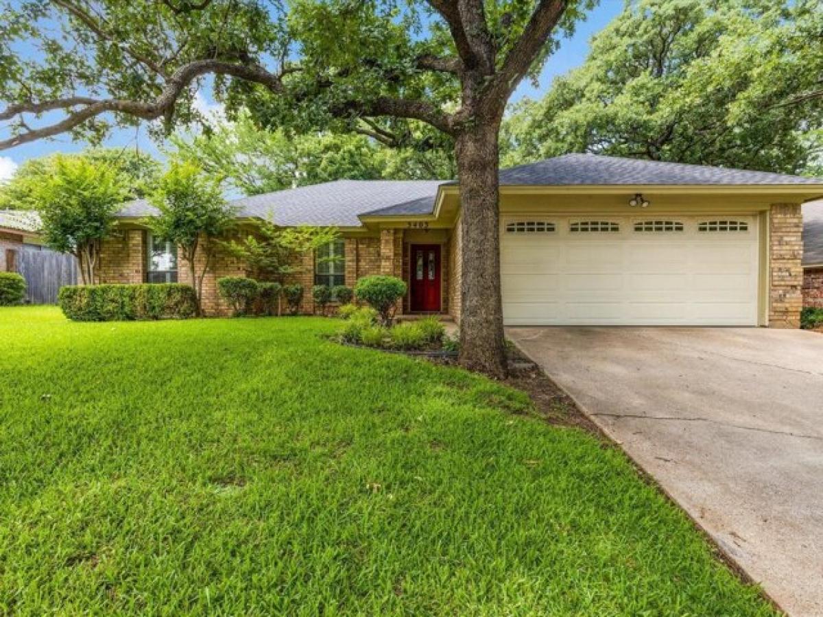Picture of Home For Sale in Arlington, Texas, United States