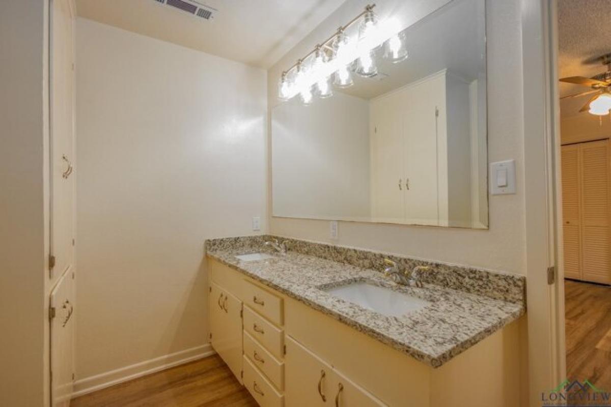 Picture of Home For Sale in Longview, Texas, United States