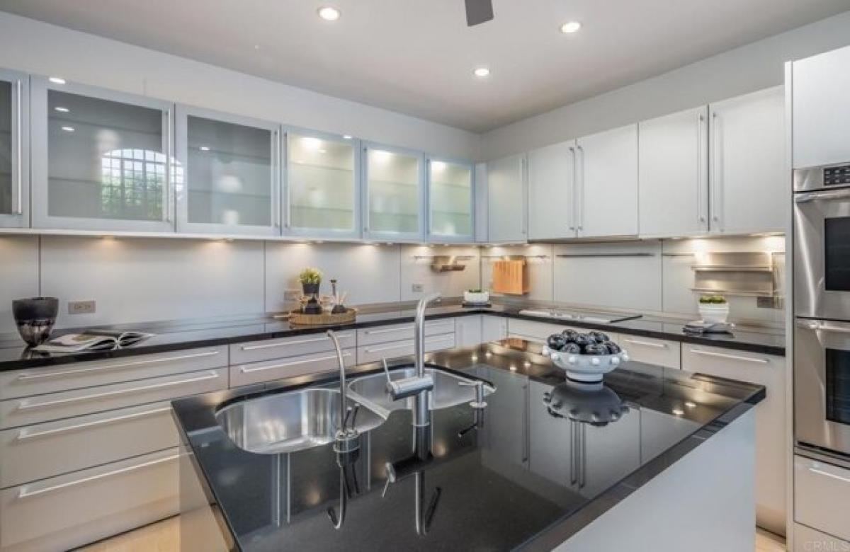 Picture of Home For Sale in Carlsbad, California, United States