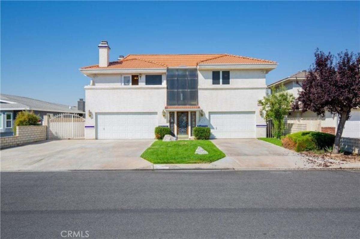Picture of Home For Sale in Victorville, California, United States