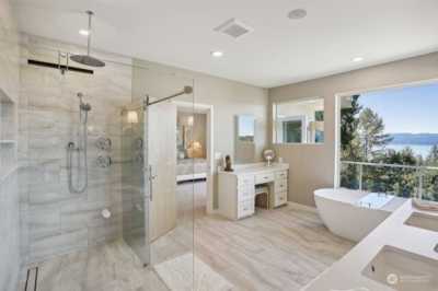 Home For Sale in Sammamish, Washington