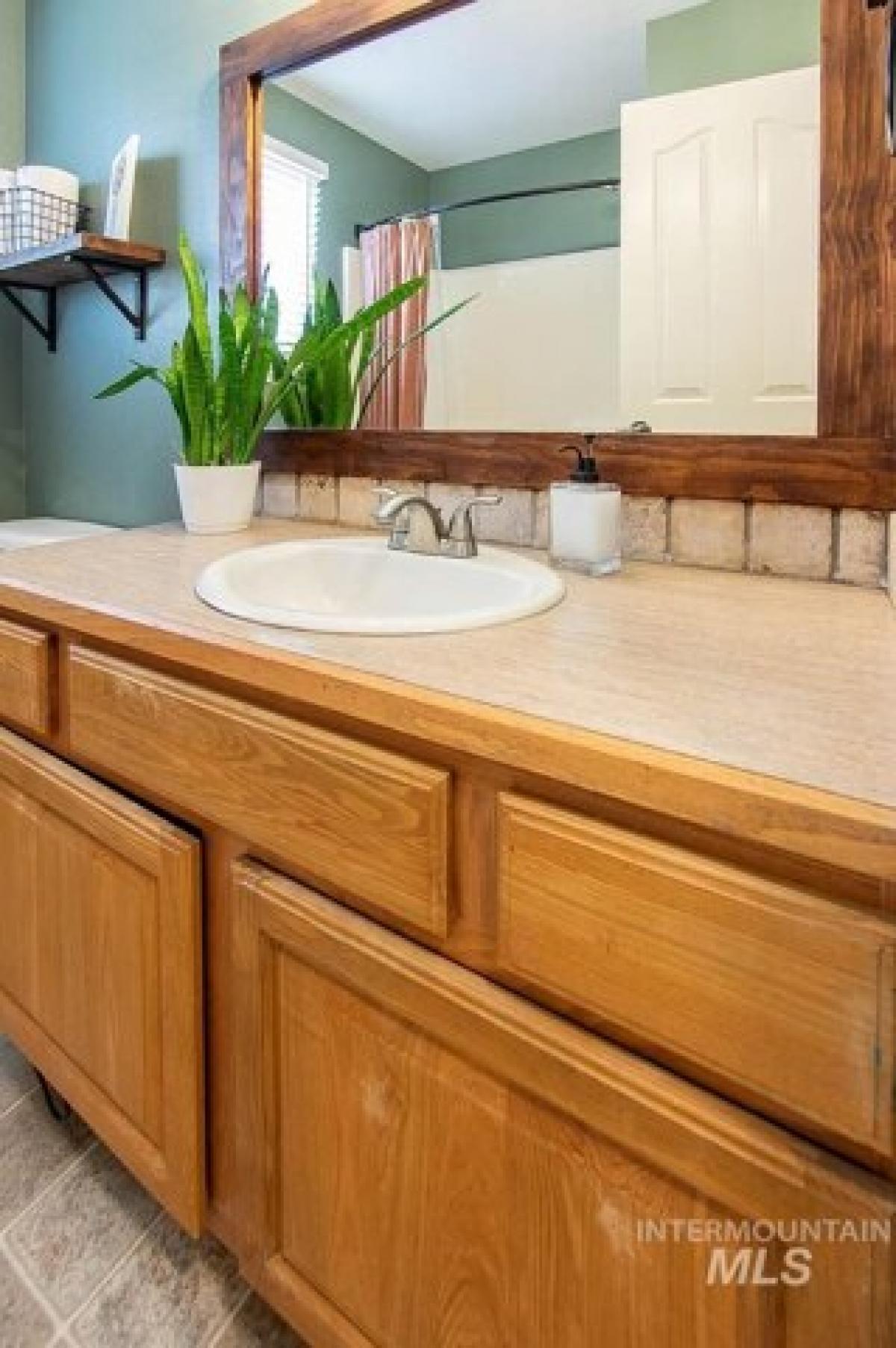 Picture of Home For Sale in Nampa, Idaho, United States