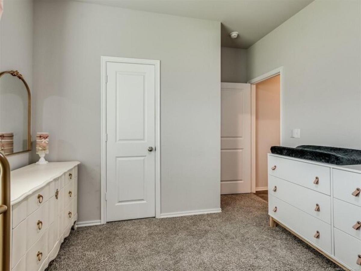 Picture of Home For Sale in Claremore, Oklahoma, United States