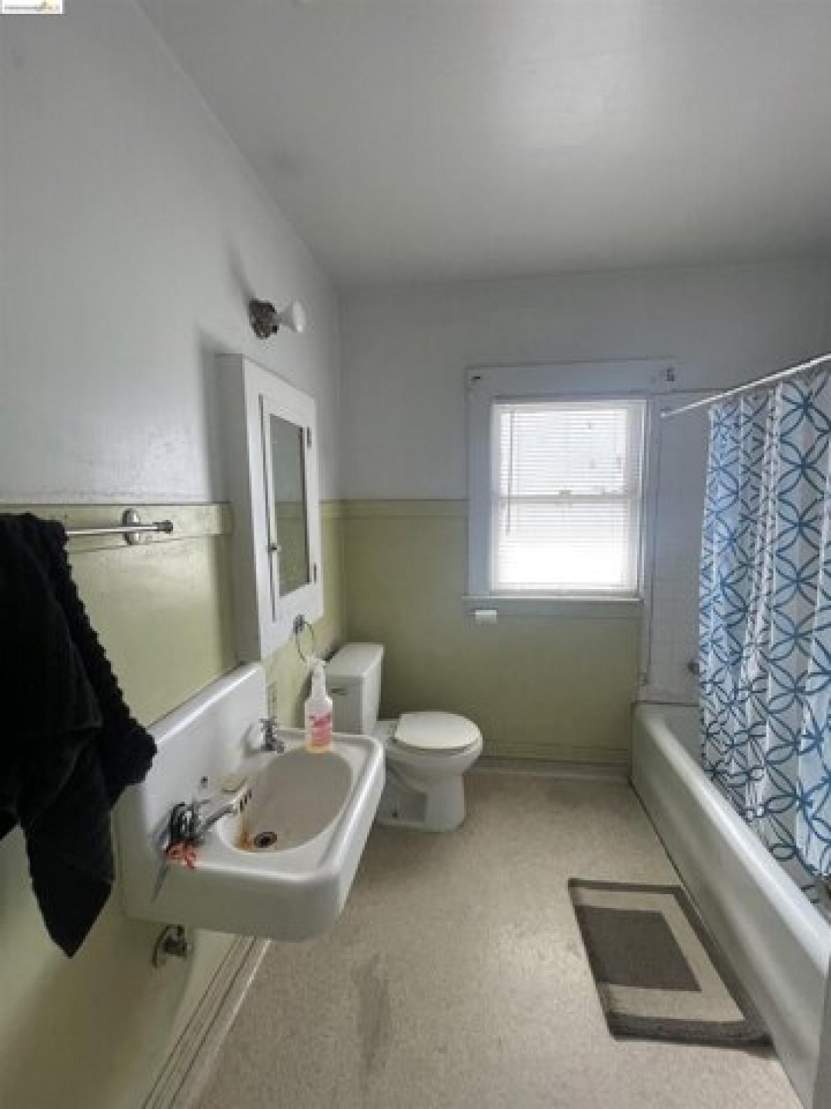 Picture of Home For Sale in Oakland, California, United States