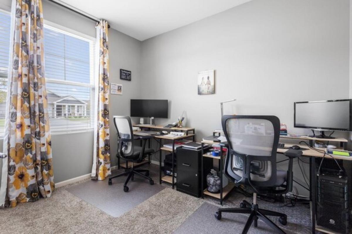 Picture of Home For Sale in Crown Point, Indiana, United States