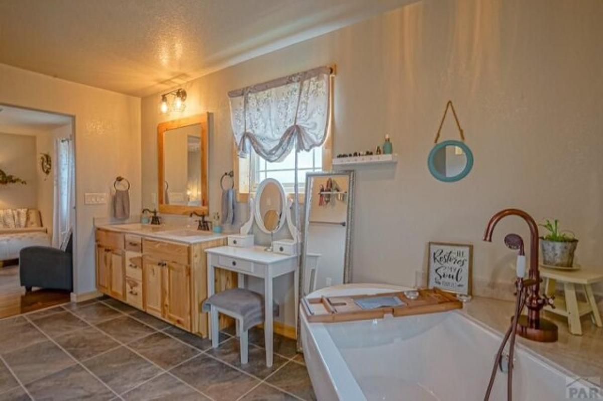 Picture of Home For Sale in Westcliffe, Colorado, United States