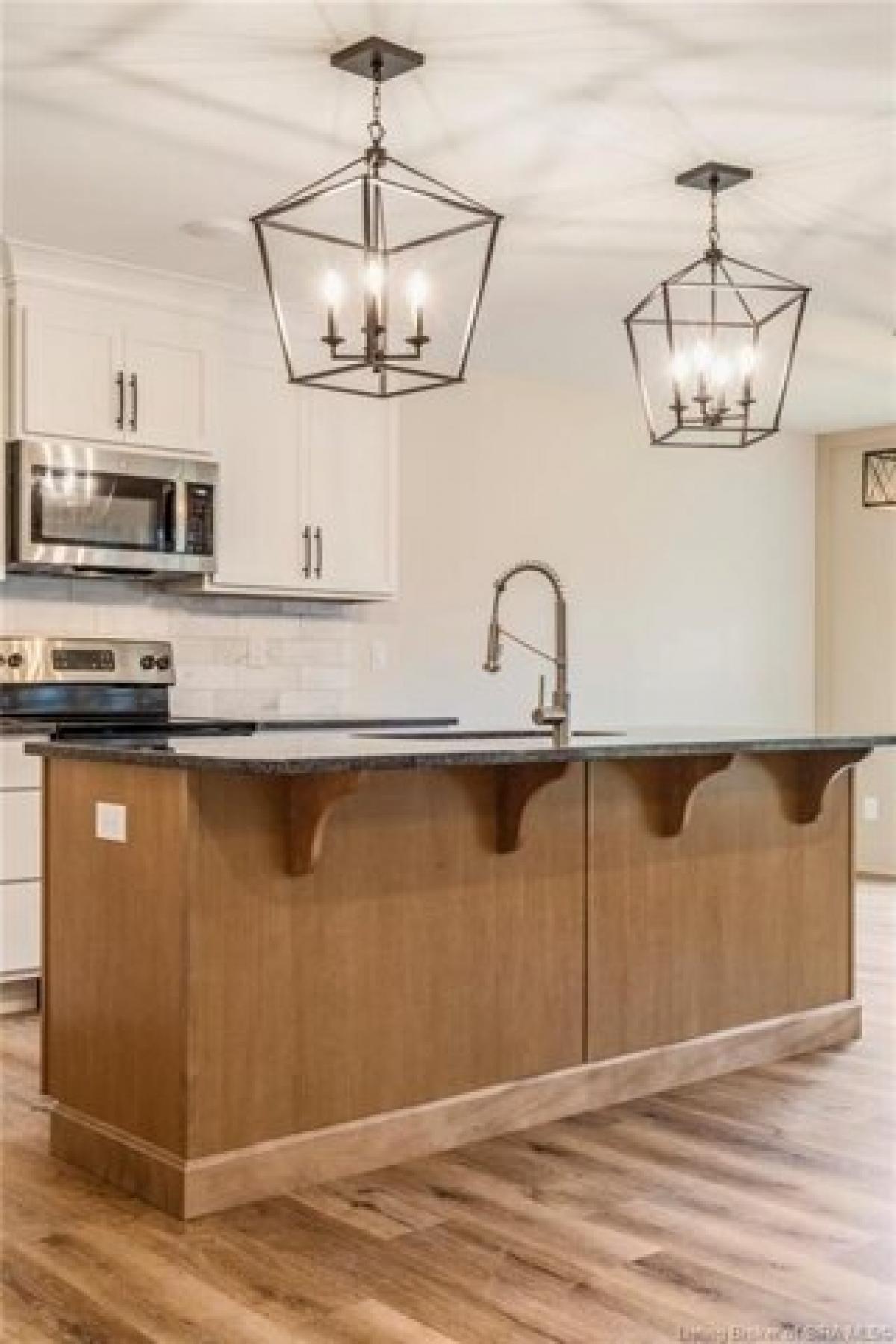 Picture of Home For Sale in Sellersburg, Indiana, United States