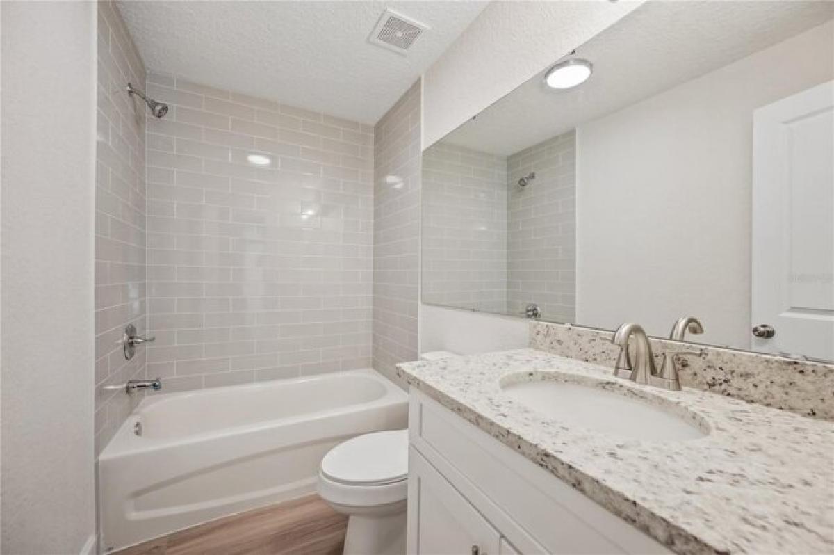 Picture of Home For Sale in Eagle Lake, Florida, United States