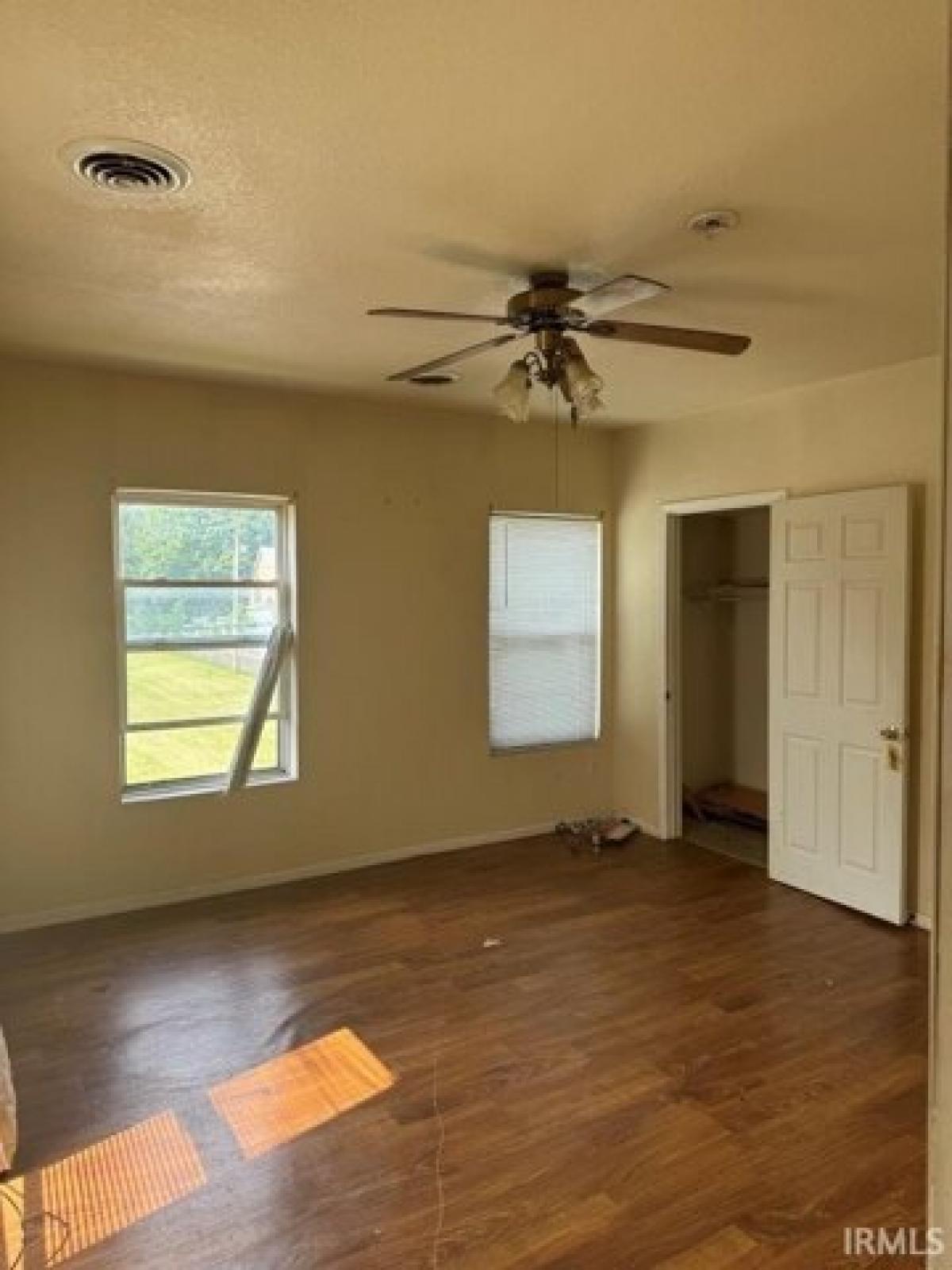 Picture of Home For Sale in South Bend, Indiana, United States