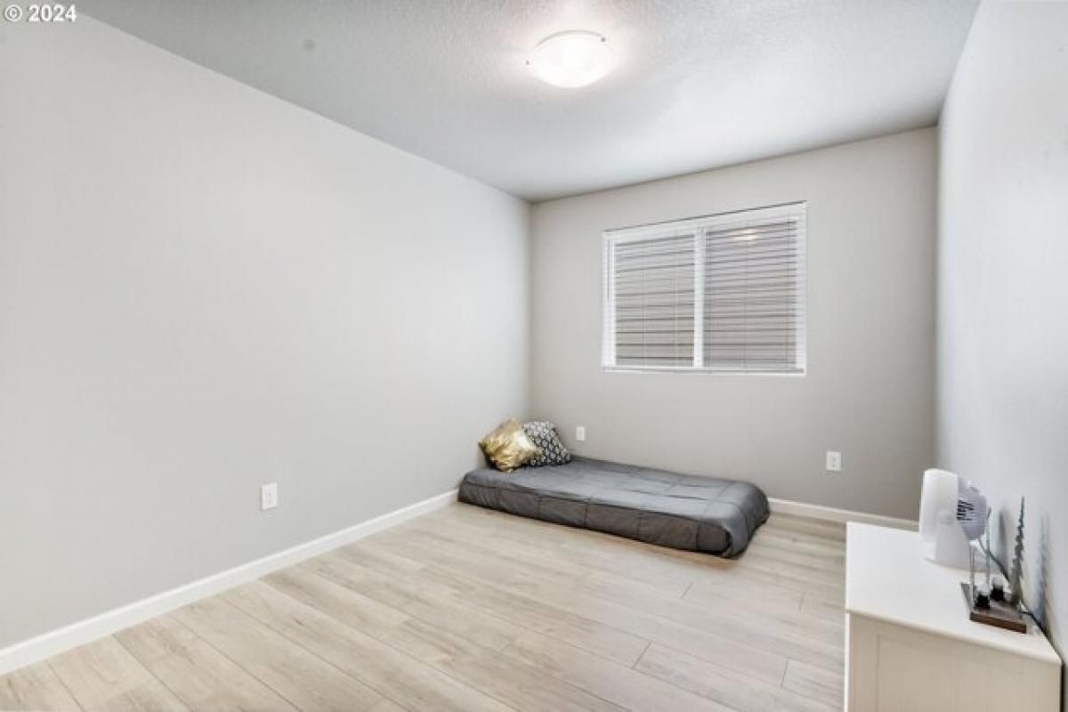 Picture of Home For Sale in Camas, Washington, United States