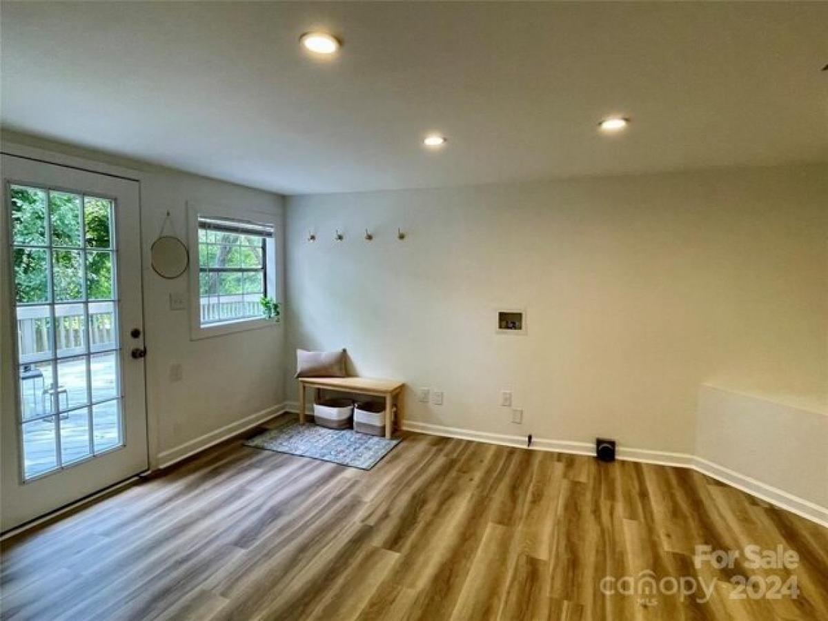 Picture of Home For Sale in Gastonia, North Carolina, United States