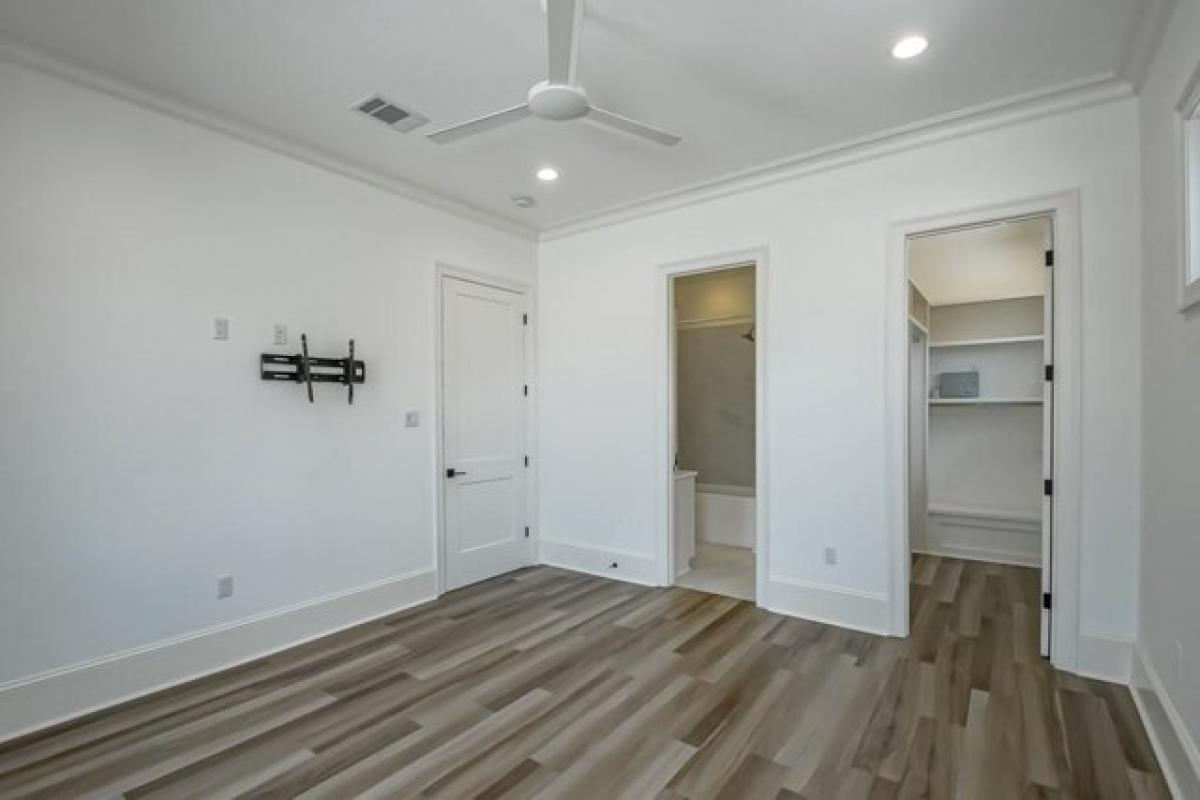 Picture of Home For Sale in Metairie, Louisiana, United States