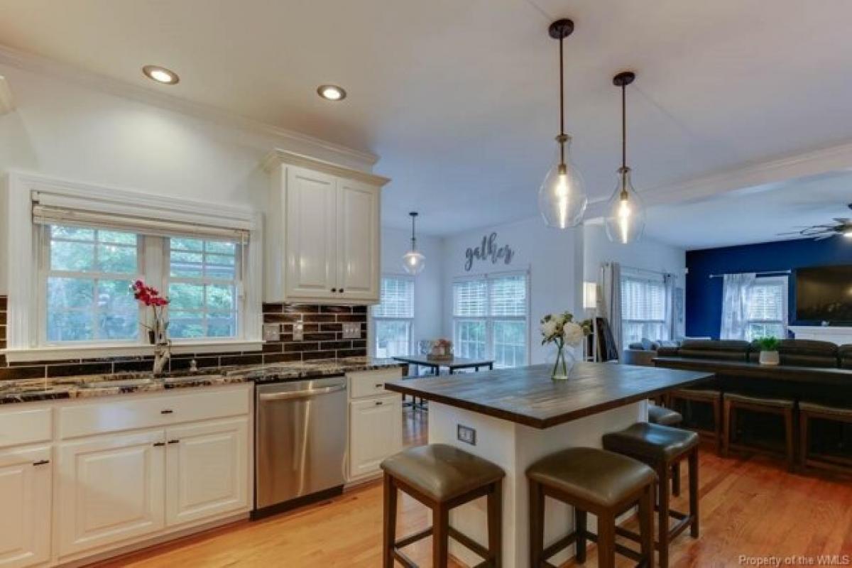 Picture of Home For Sale in Yorktown, Virginia, United States