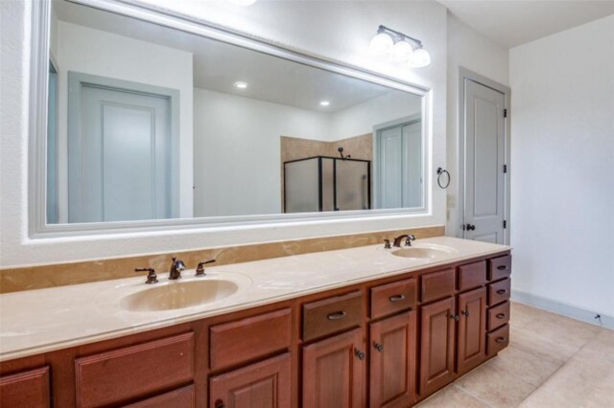 Picture of Home For Sale in Irving, Texas, United States