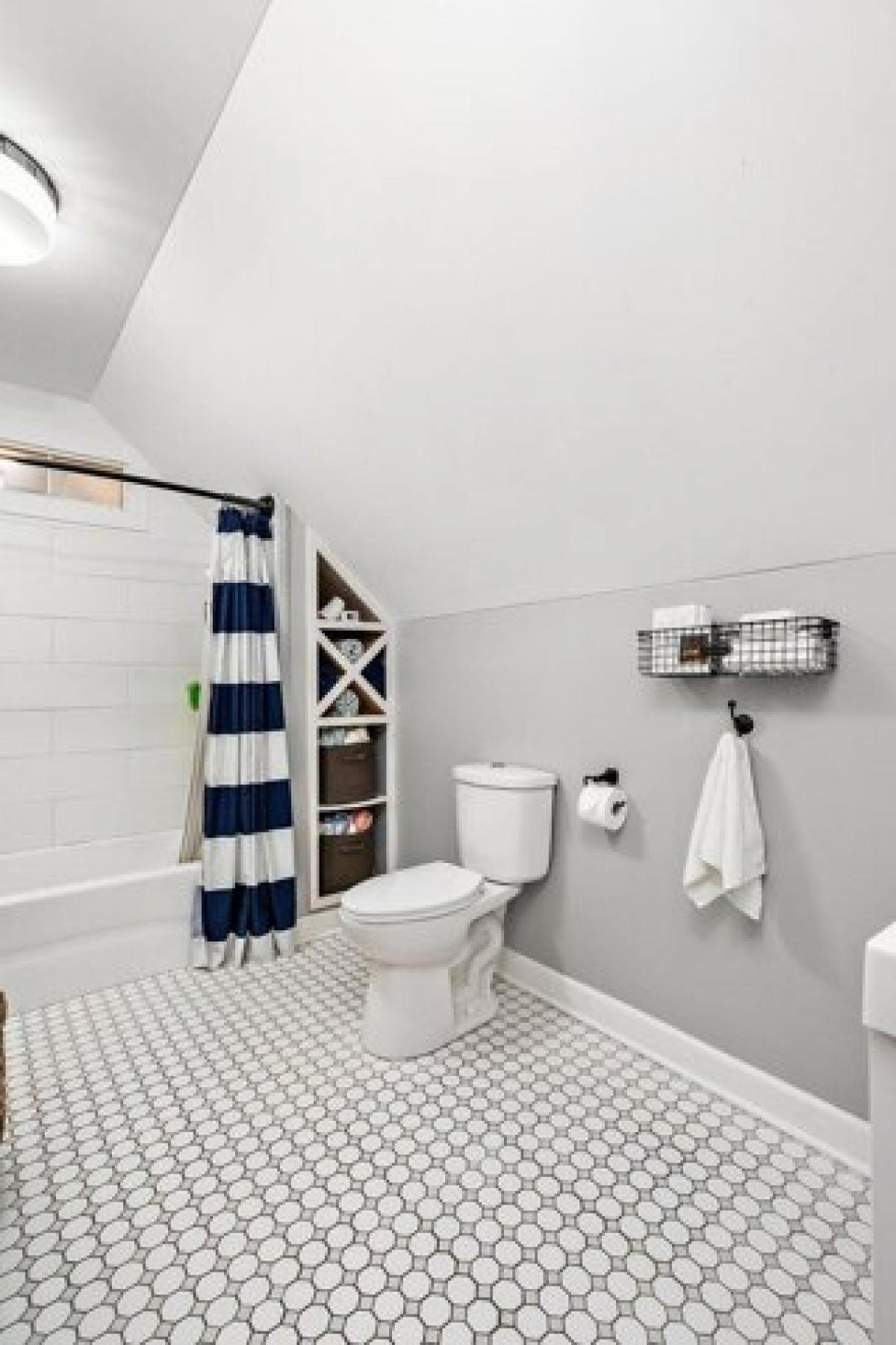 Picture of Home For Sale in Michigan City, Indiana, United States