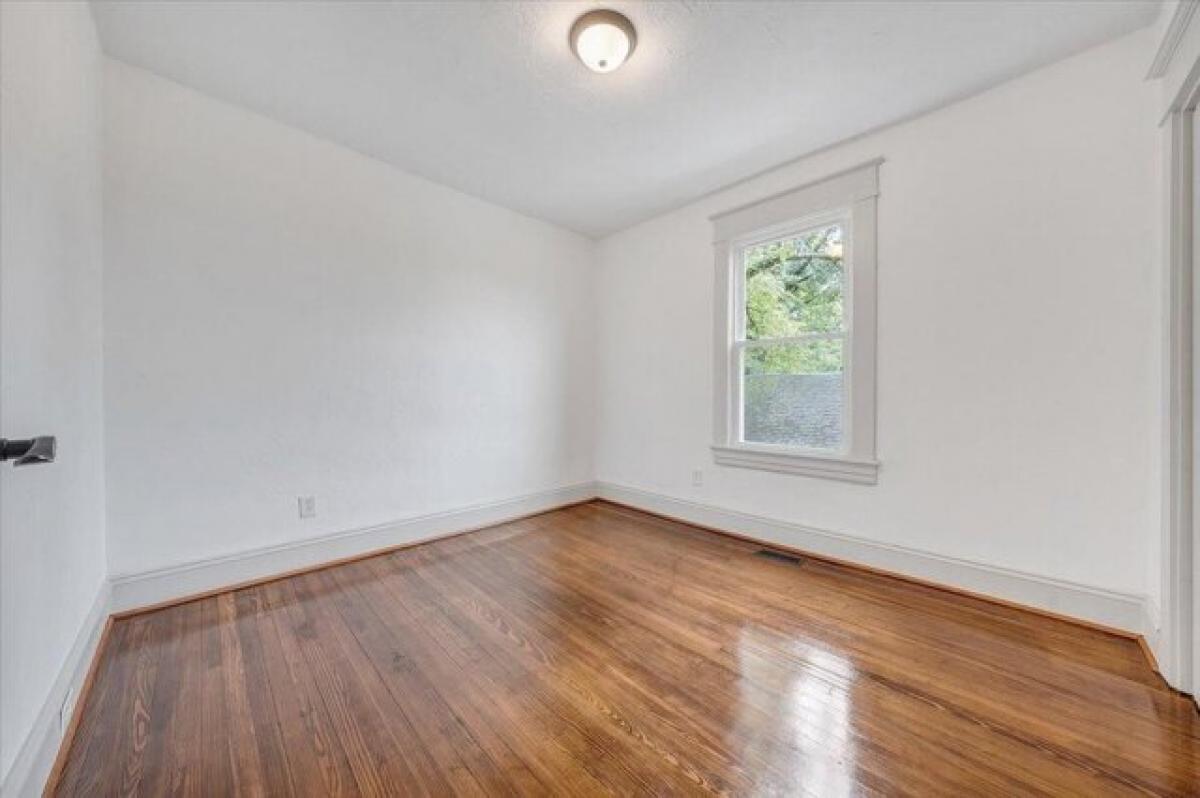 Picture of Home For Sale in Roanoke, Virginia, United States