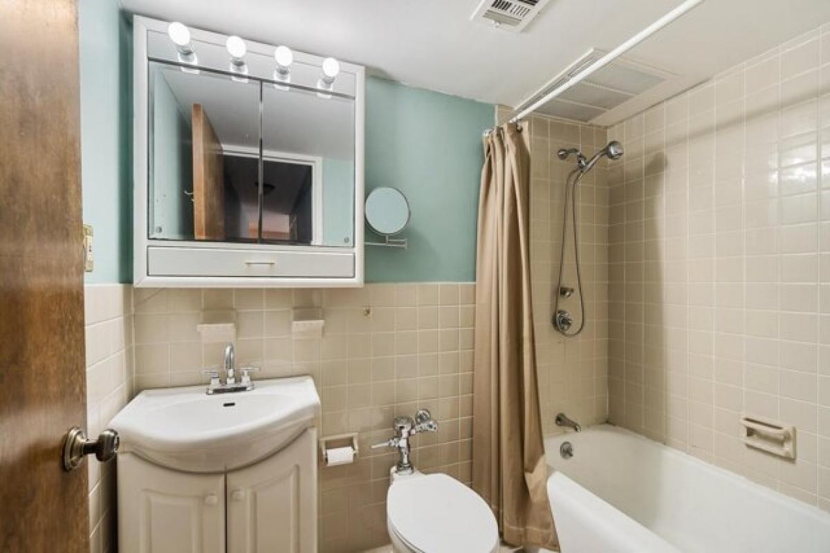 Picture of Home For Sale in Jackson, Michigan, United States