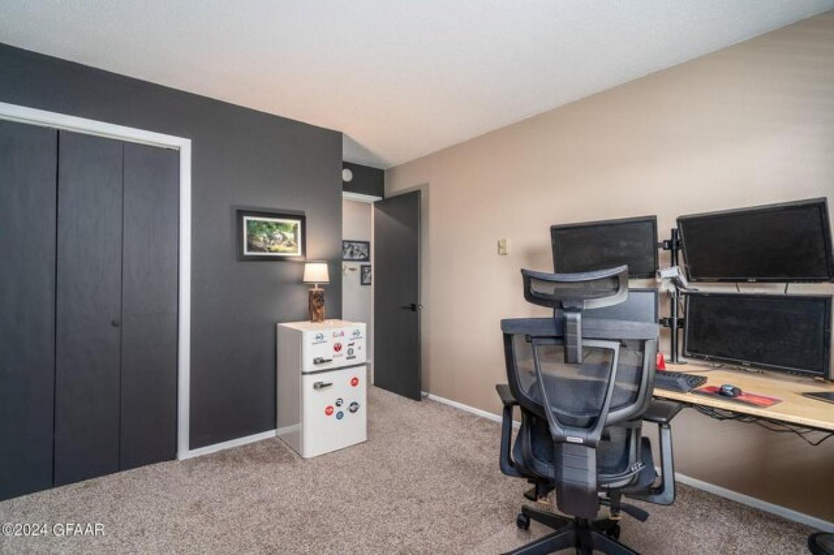 Picture of Home For Sale in Grand Forks, North Dakota, United States