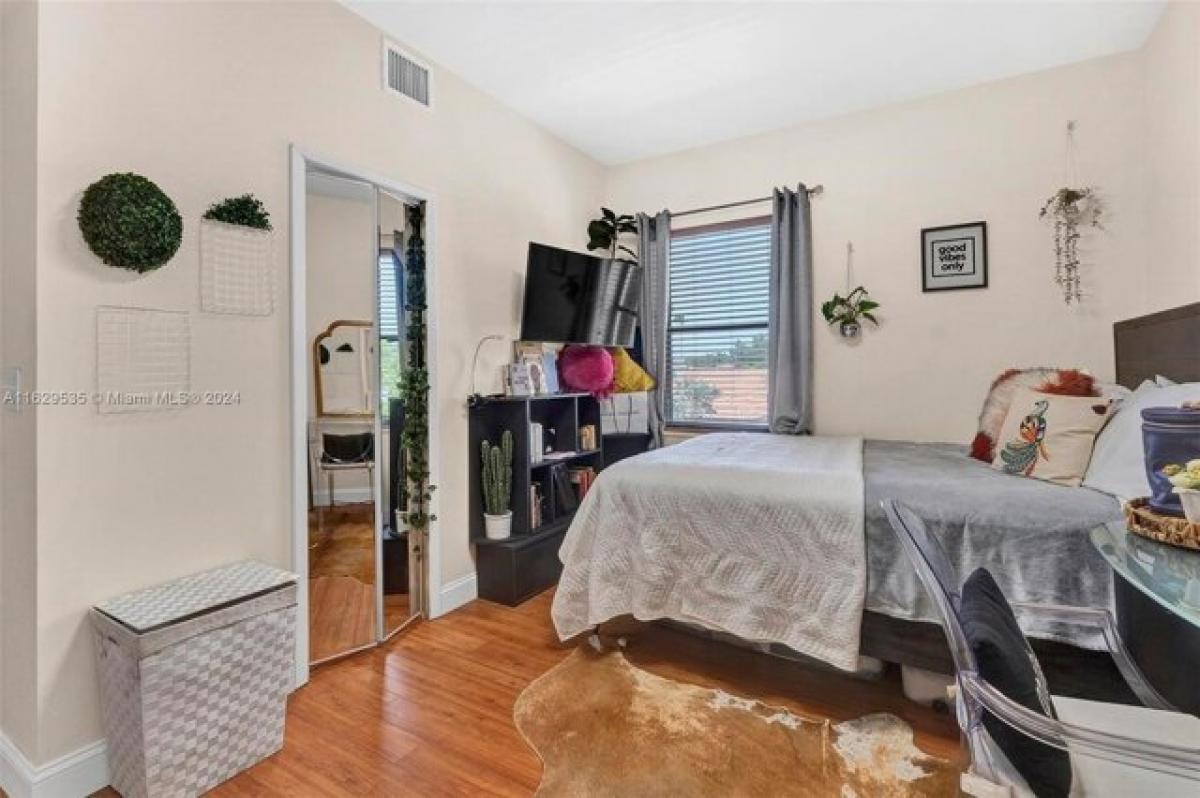 Picture of Home For Sale in Pembroke Pines, Florida, United States