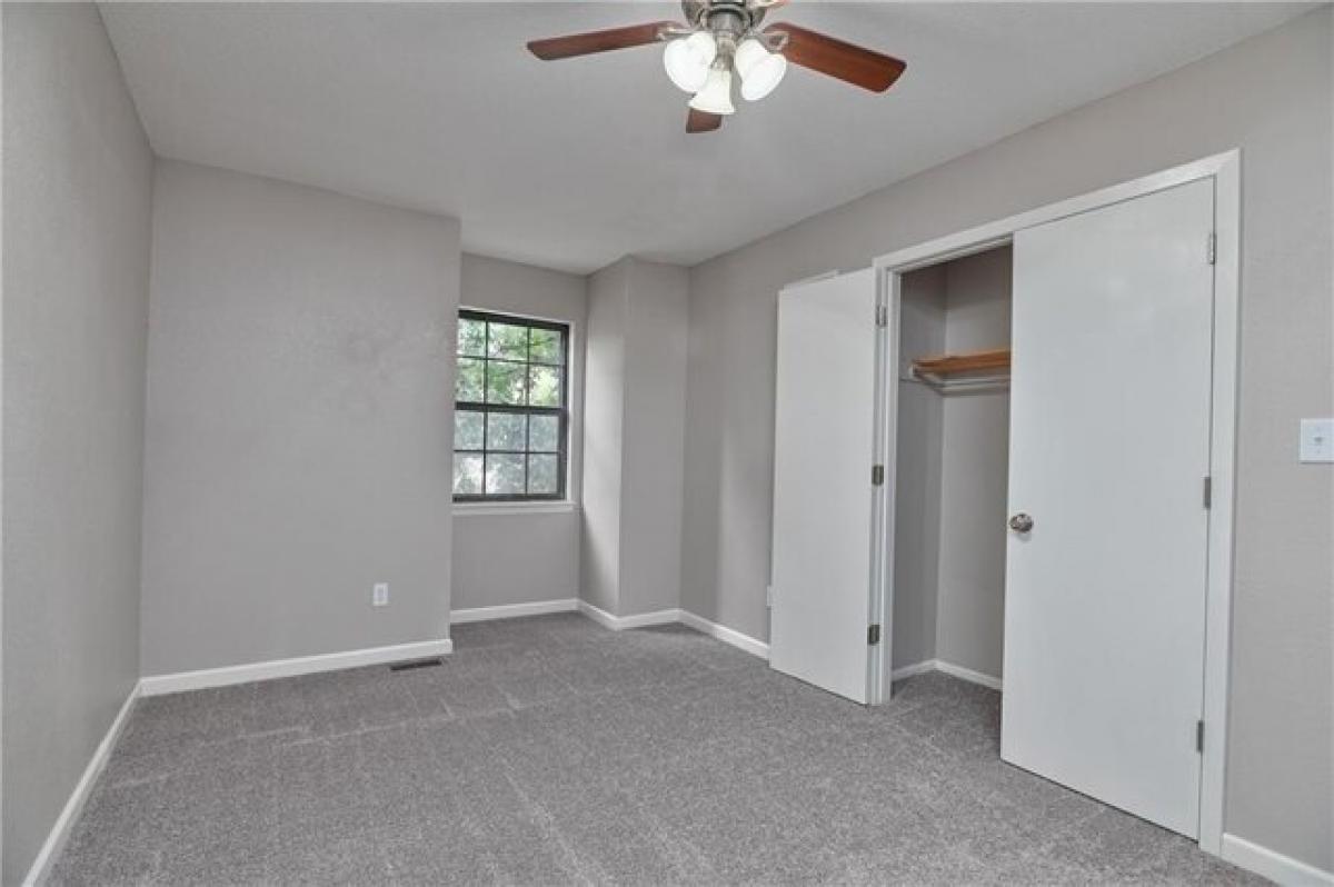 Picture of Home For Sale in Overland Park, Kansas, United States