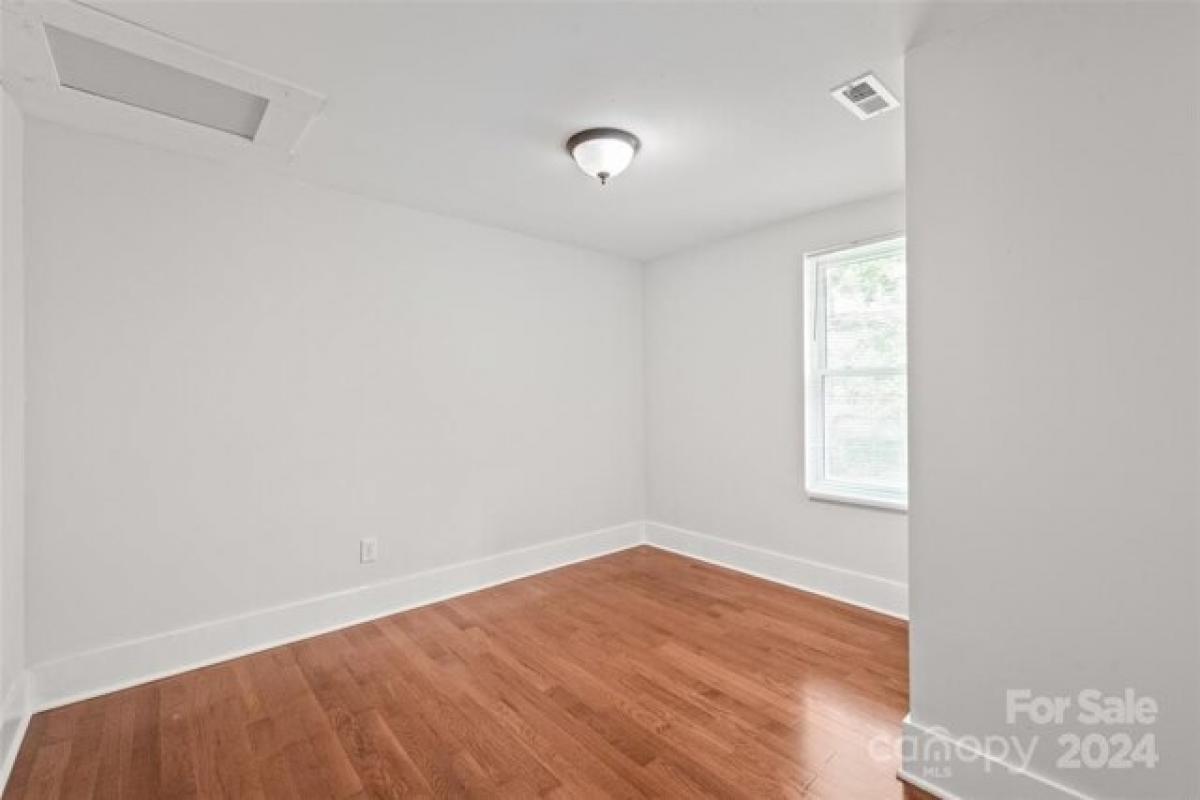 Picture of Home For Sale in Stanley, North Carolina, United States