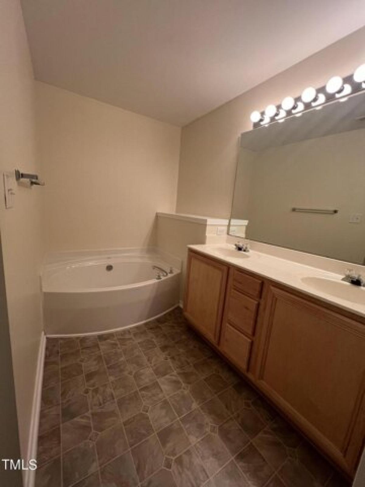 Picture of Home For Sale in Morrisville, North Carolina, United States