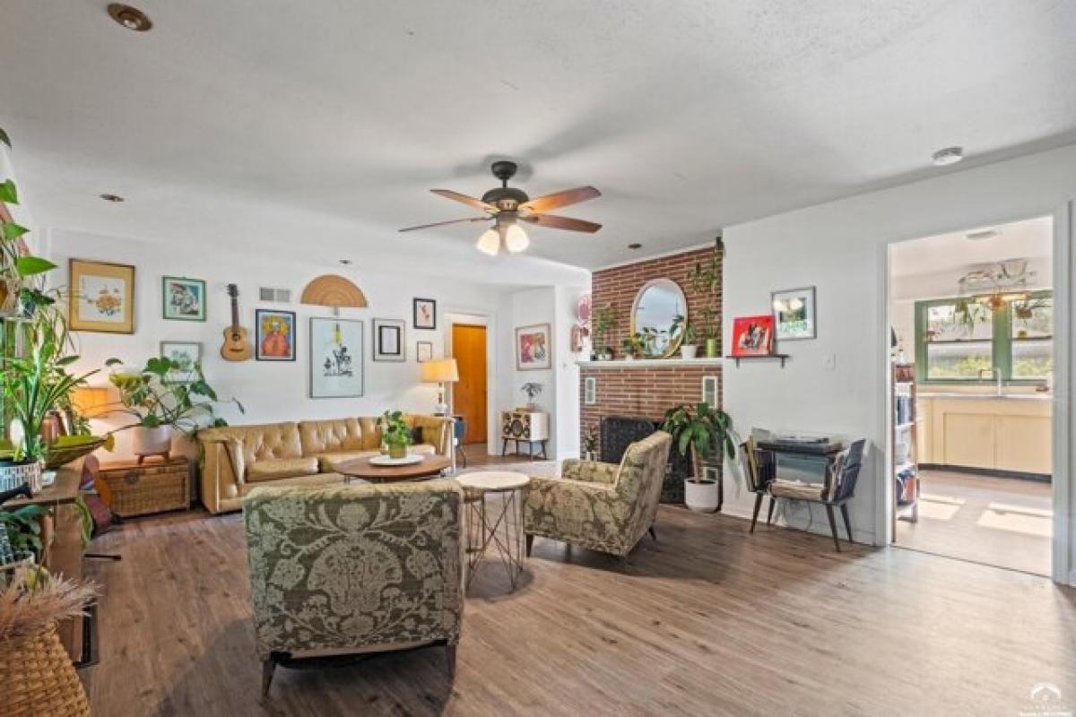 Picture of Home For Sale in Lawrence, Kansas, United States