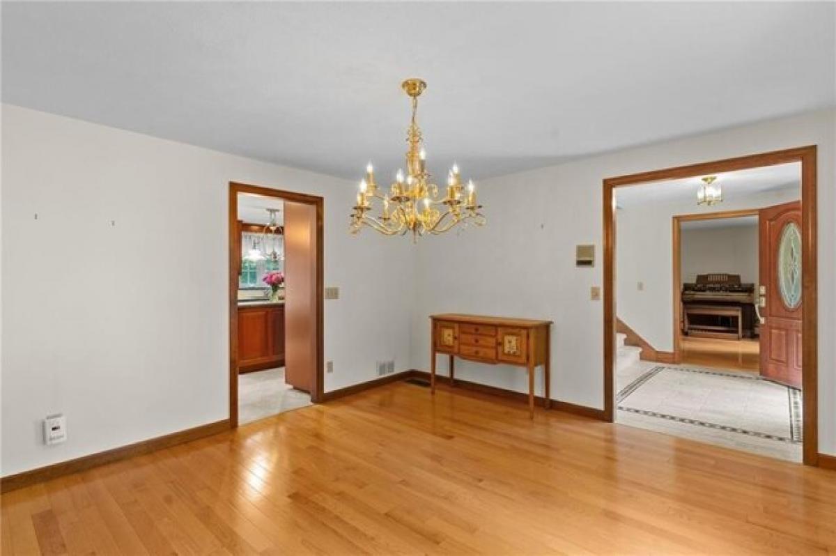 Picture of Home For Sale in Coventry, Rhode Island, United States