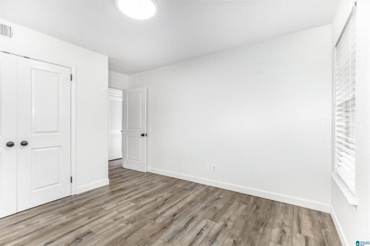 Picture of Home For Sale in Hoover, Alabama, United States