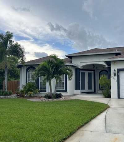 Home For Sale in Port Saint Lucie, Florida