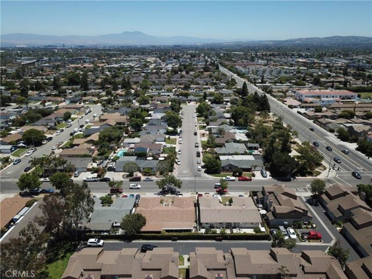 Picture of Home For Sale in Costa Mesa, California, United States