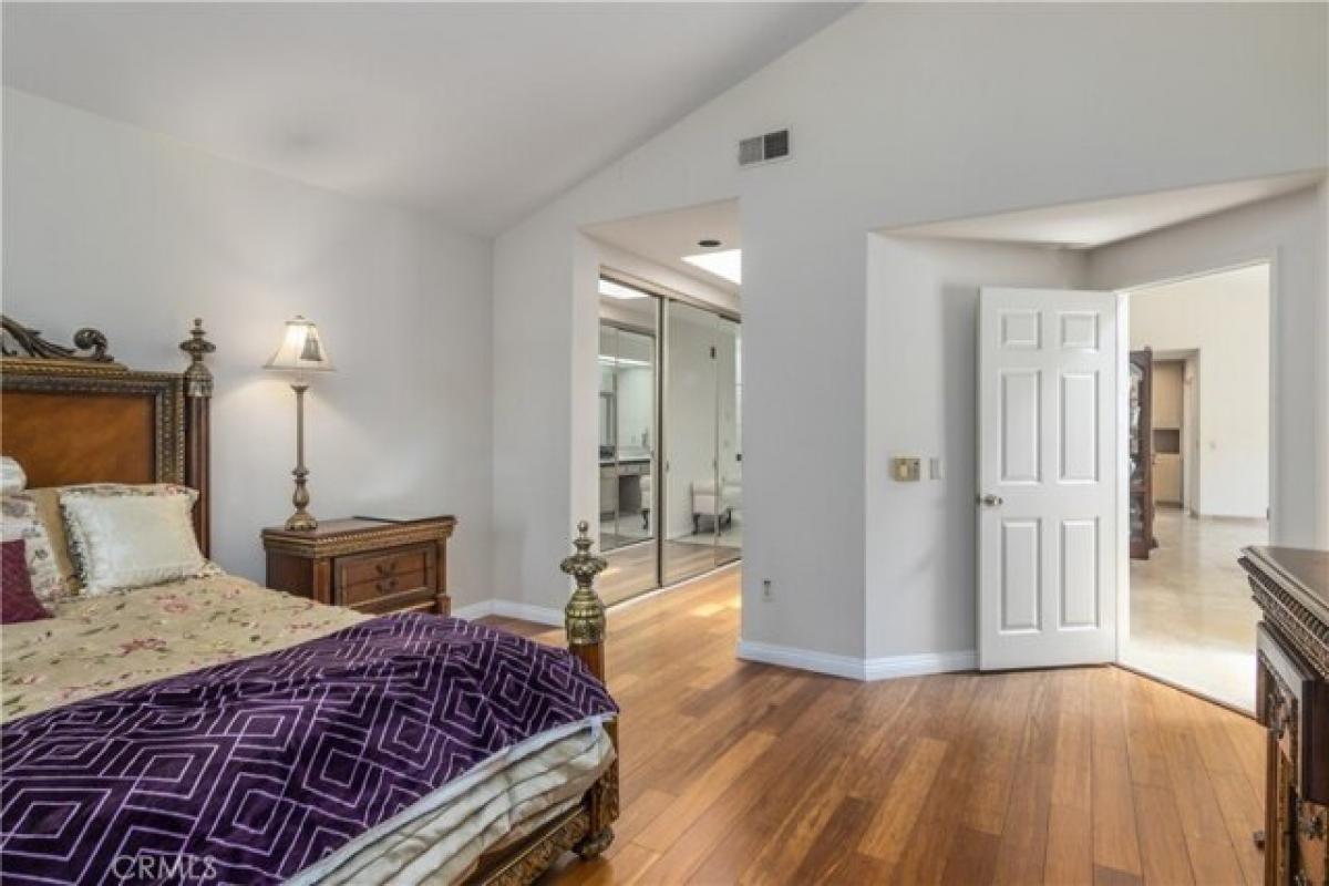 Picture of Home For Sale in Calabasas, California, United States